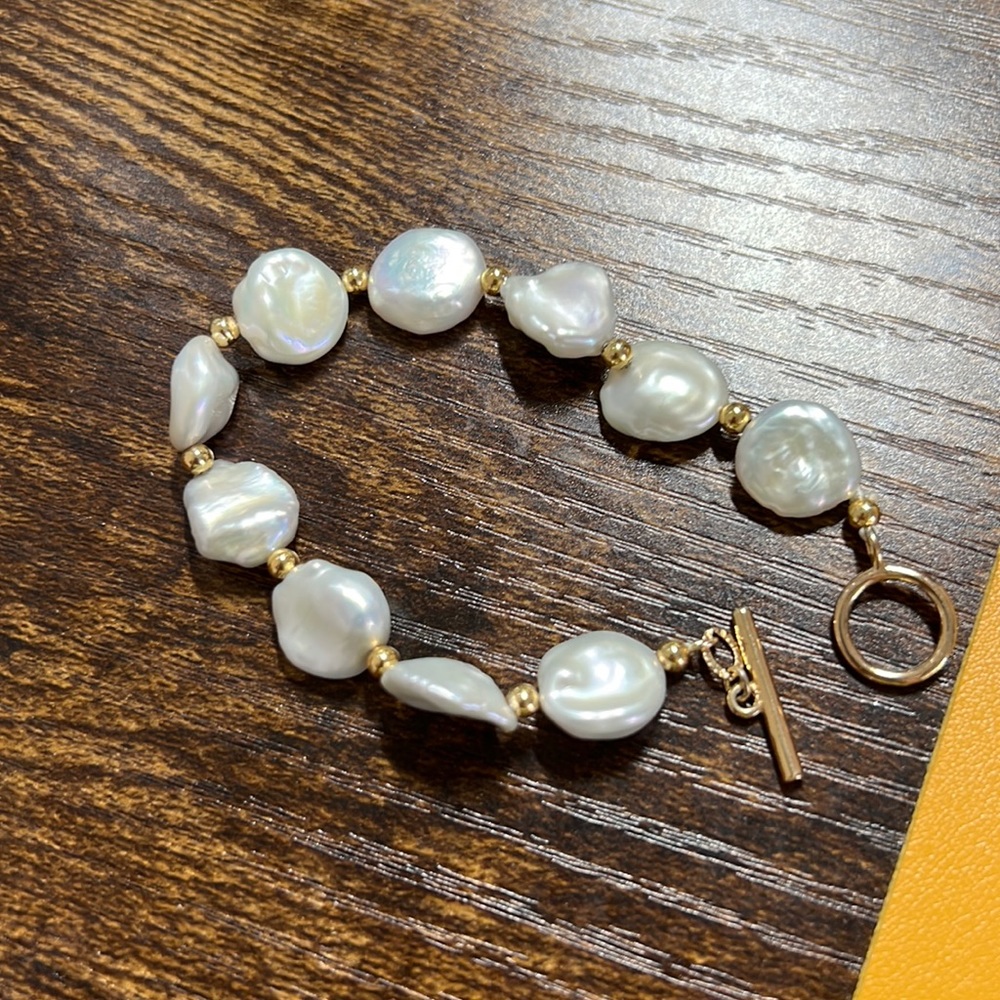 pearl bracelet